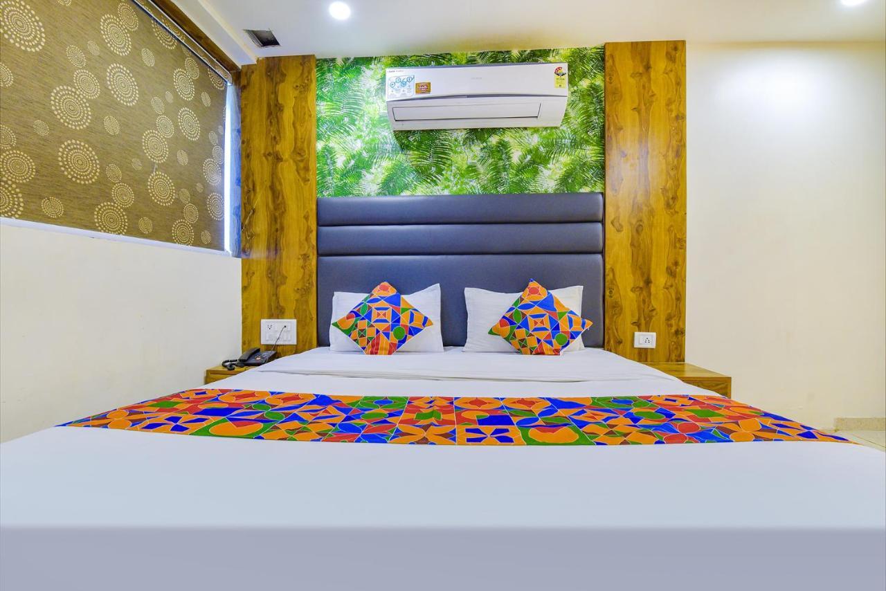 Hotel Fabhotel Royal King